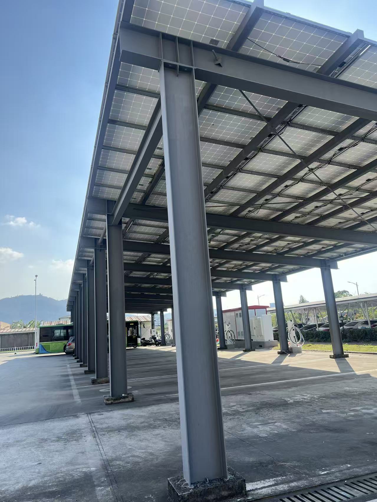 Каковы конкретные применения интеграции фотоэлектрических систем в зданиях?